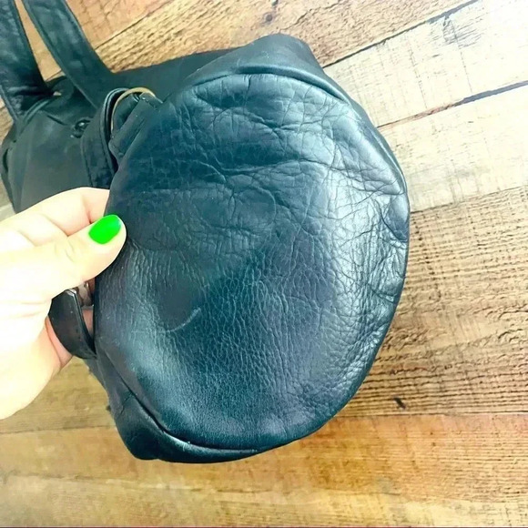 Julia Duran Rainguarded Leather VTE Sling/Backpack Bag - Picture 8 of 10